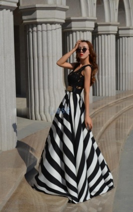 vestido elegante y largo de color en negro y blanco