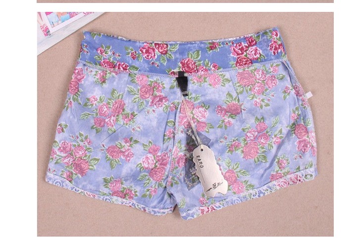 Sweet Lace Flower Printed Shorts With Belt