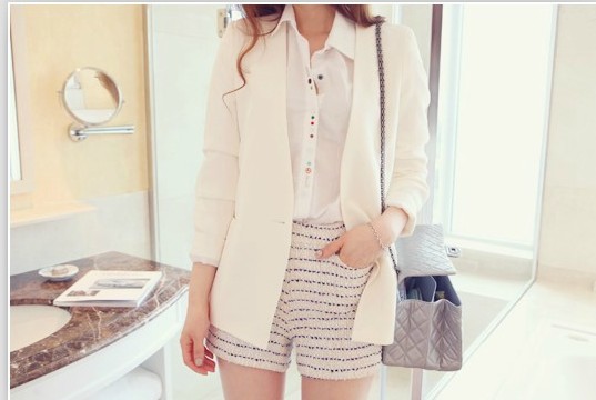 blusa de estilo elegante de color blanco