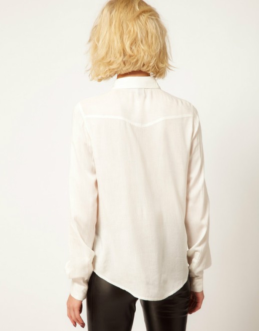 Blusa color blanco mangas largas escote redondo de moda