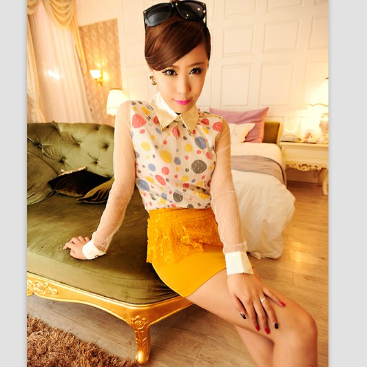 blusa de estilo floral de color en la foto