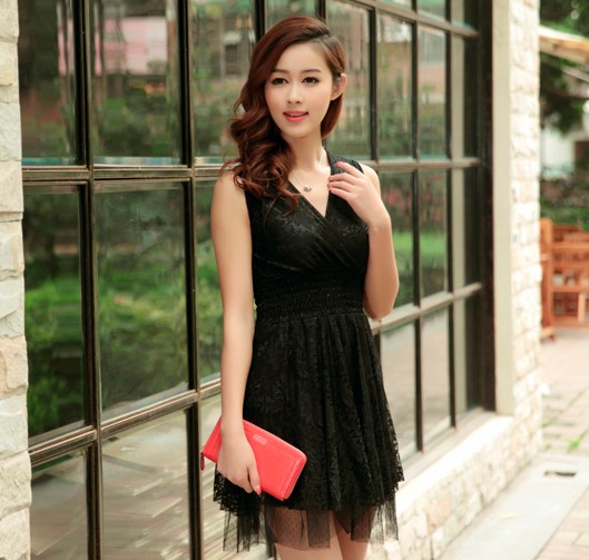 vestido de encaje escote V de color negro  elegante para mujeres