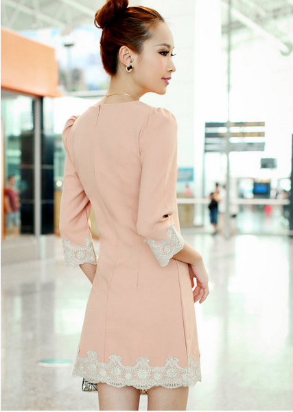 vestido de encaje en fundo con mangas largas color rosada