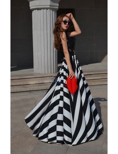 vestido elegante y largo  de color en negro y blanco